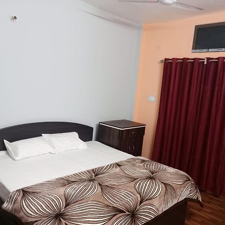 Shri Niwas Homestay Ayodhya エクステリア 写真