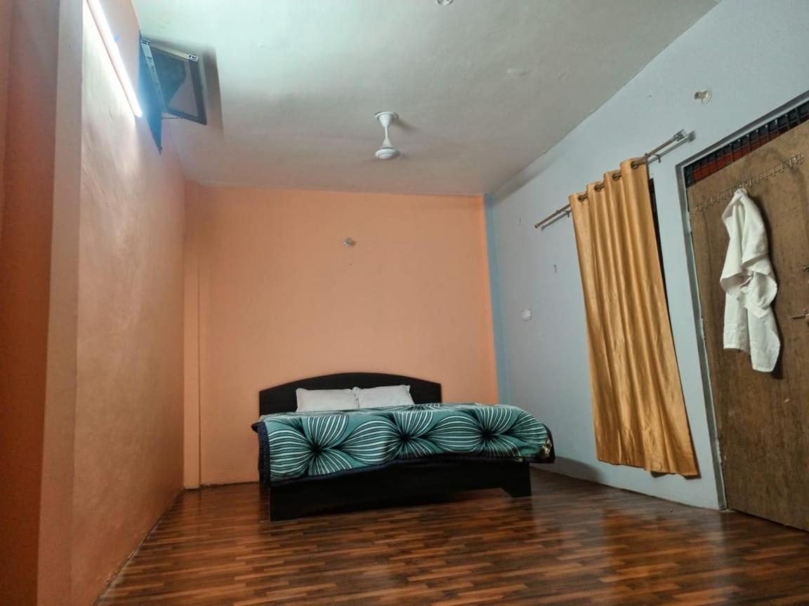 Shri Niwas Homestay Ayodhya エクステリア 写真