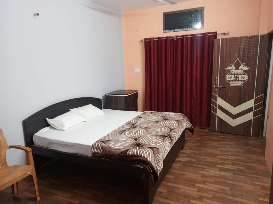 Shri Niwas Homestay Ayodhya エクステリア 写真